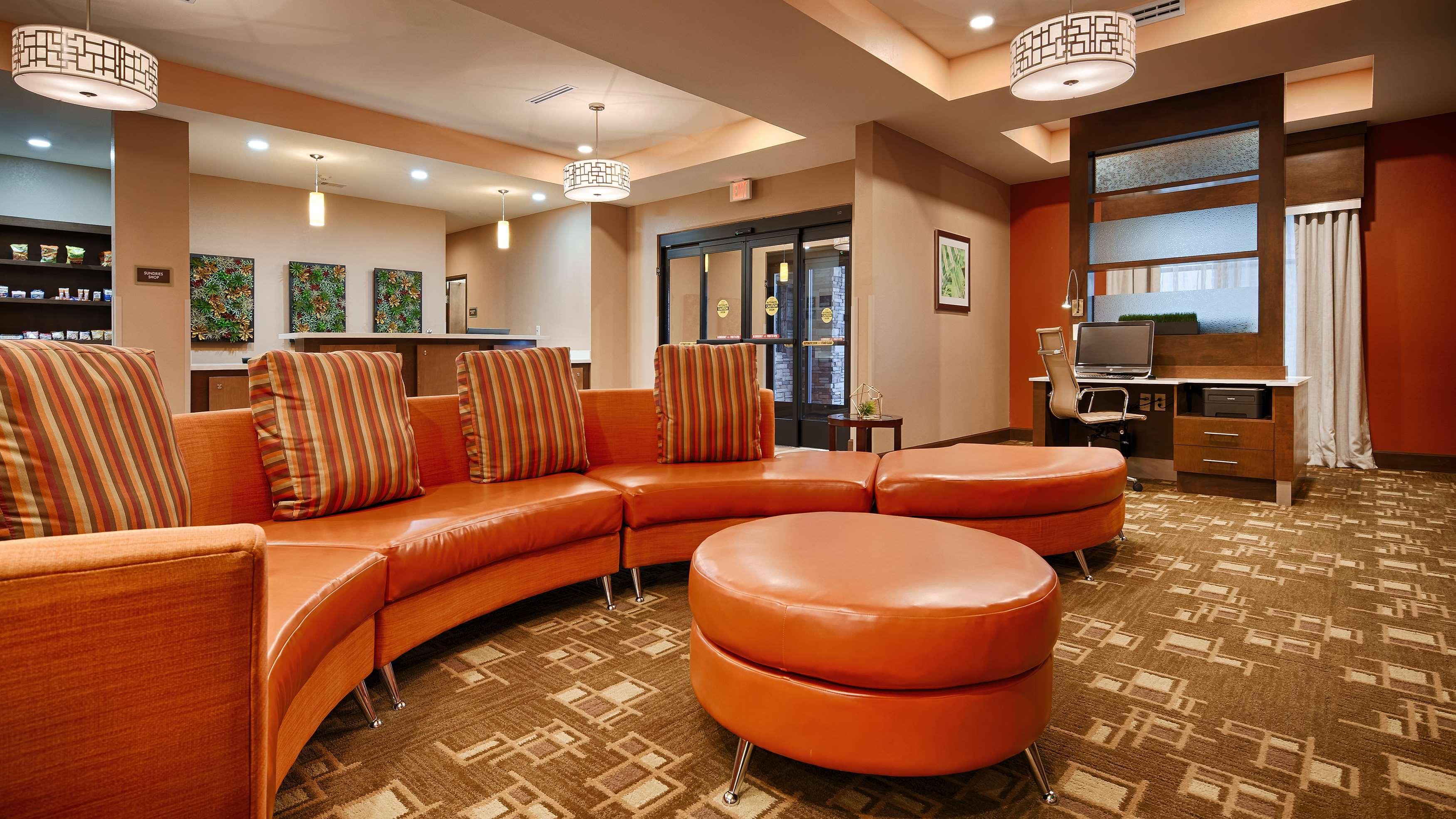 Best Western Plus Flatonia Inn Exterior photo