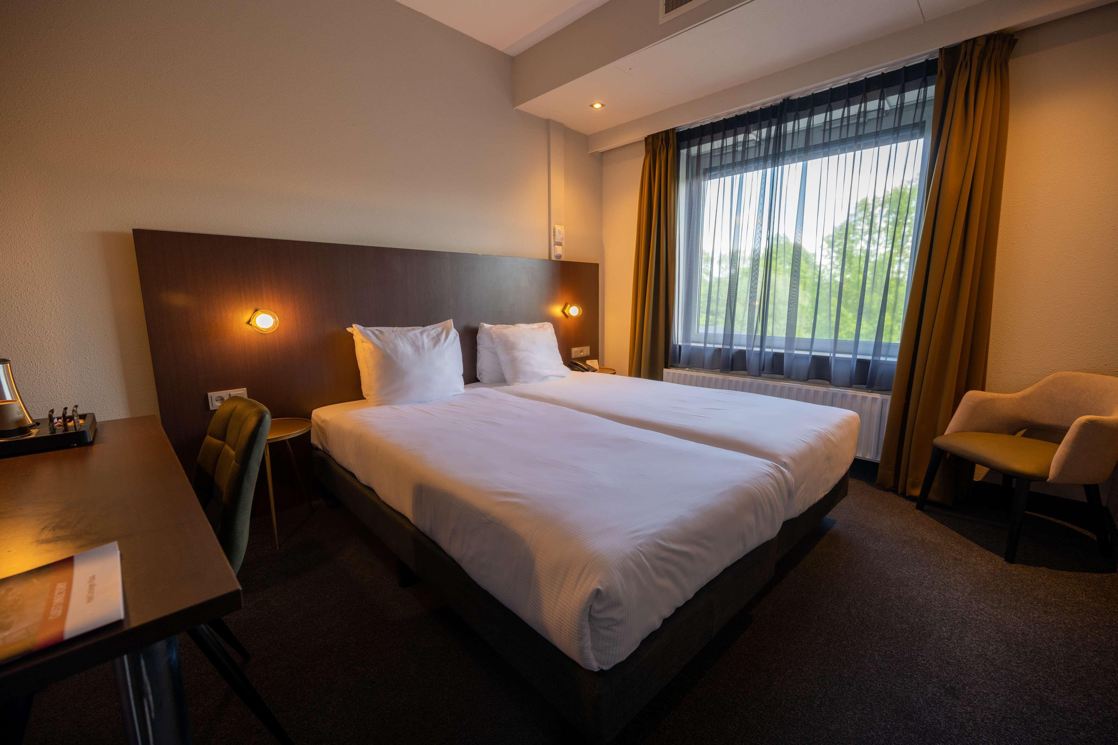 Best Western Plus Flatonia Inn Exterior photo