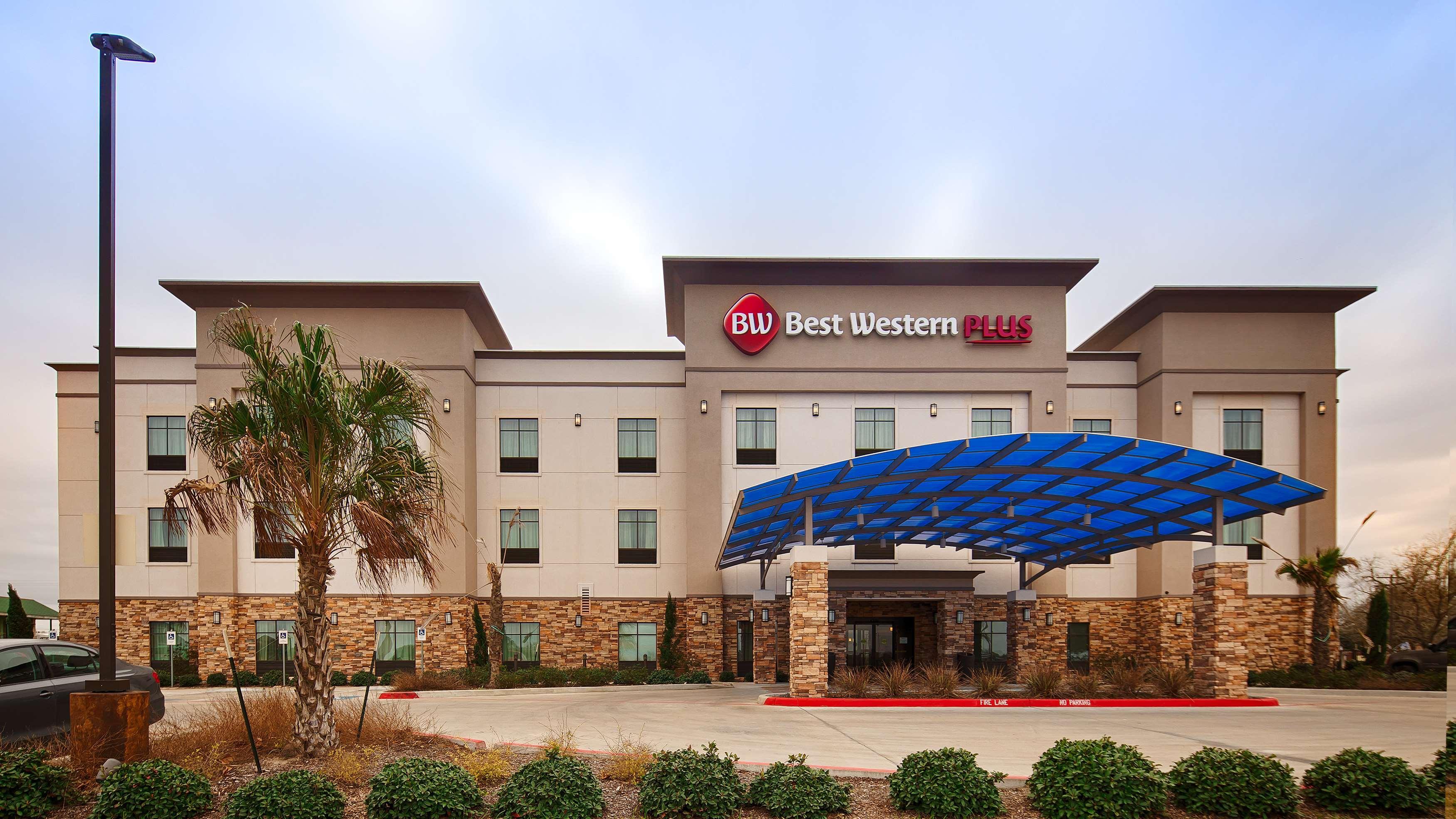 Best Western Plus Flatonia Inn Exterior photo