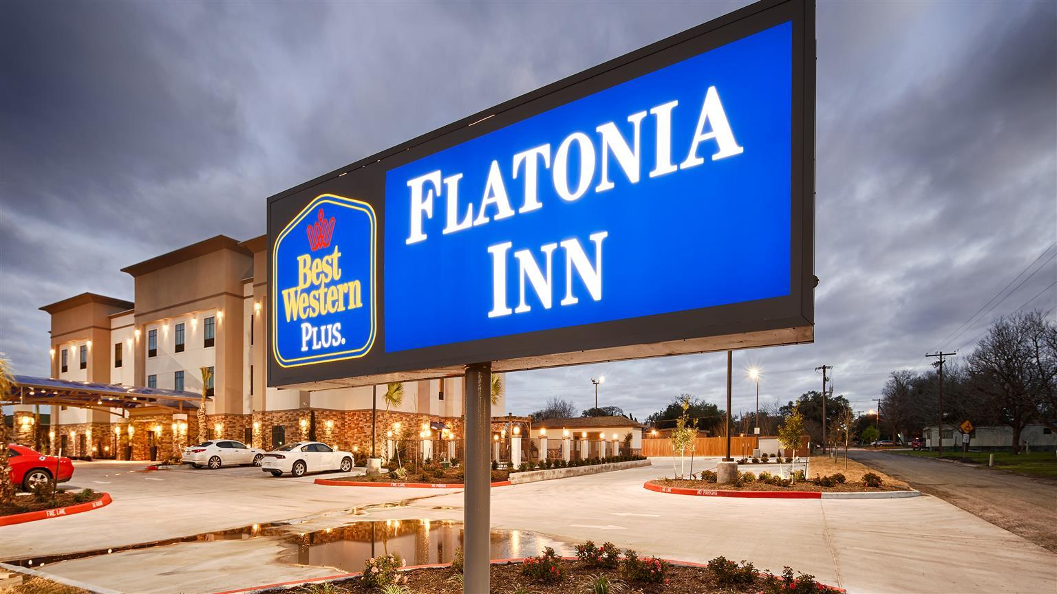 Best Western Plus Flatonia Inn Exterior photo